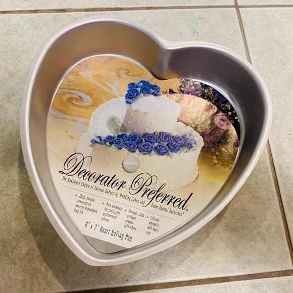 Wilton - 8" x 2" Heart-Shaped Baking Pan, Brand New and Never Used! - Picture 1 of 1